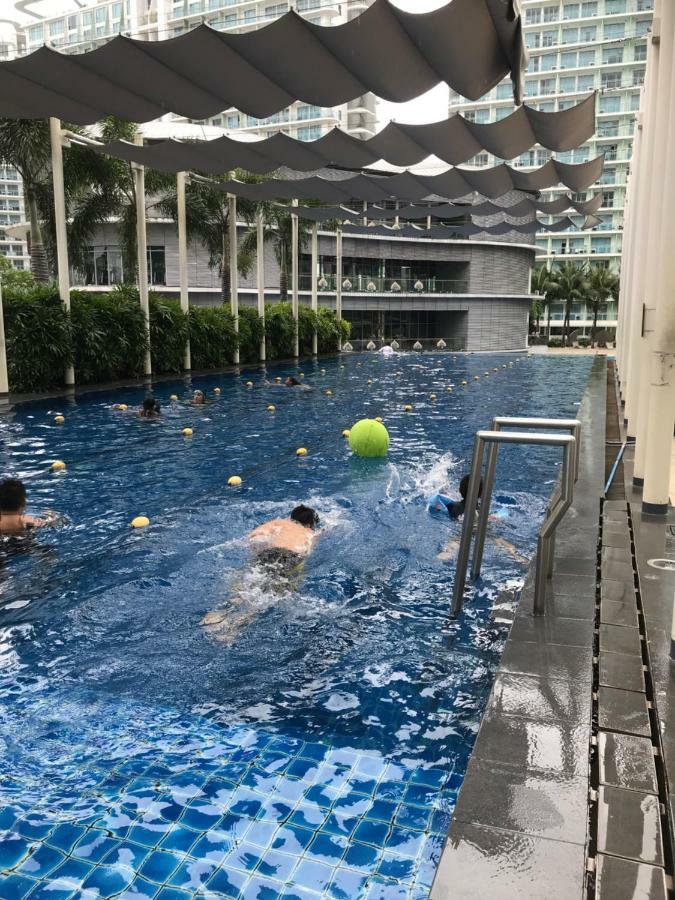 Azure Condo Resort Paranaque Bldg Maldives Манила Екстериор снимка
